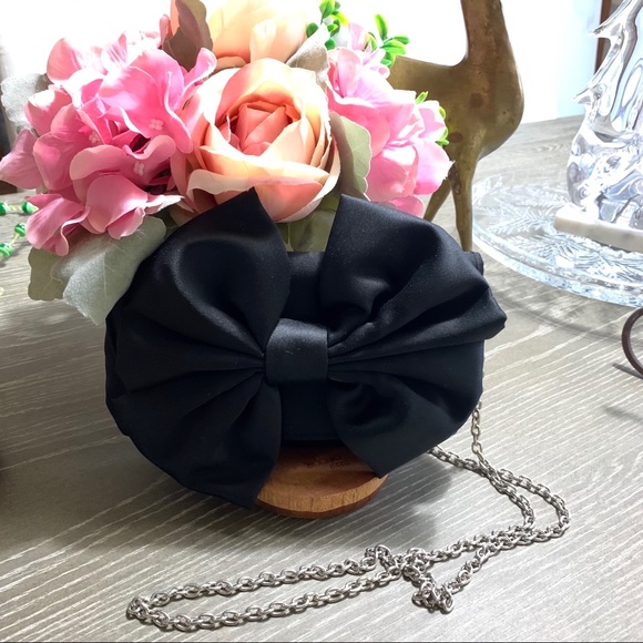 RSVP BLACK SATIN CLUTCH WITH.BOW - Picture 12 of 14